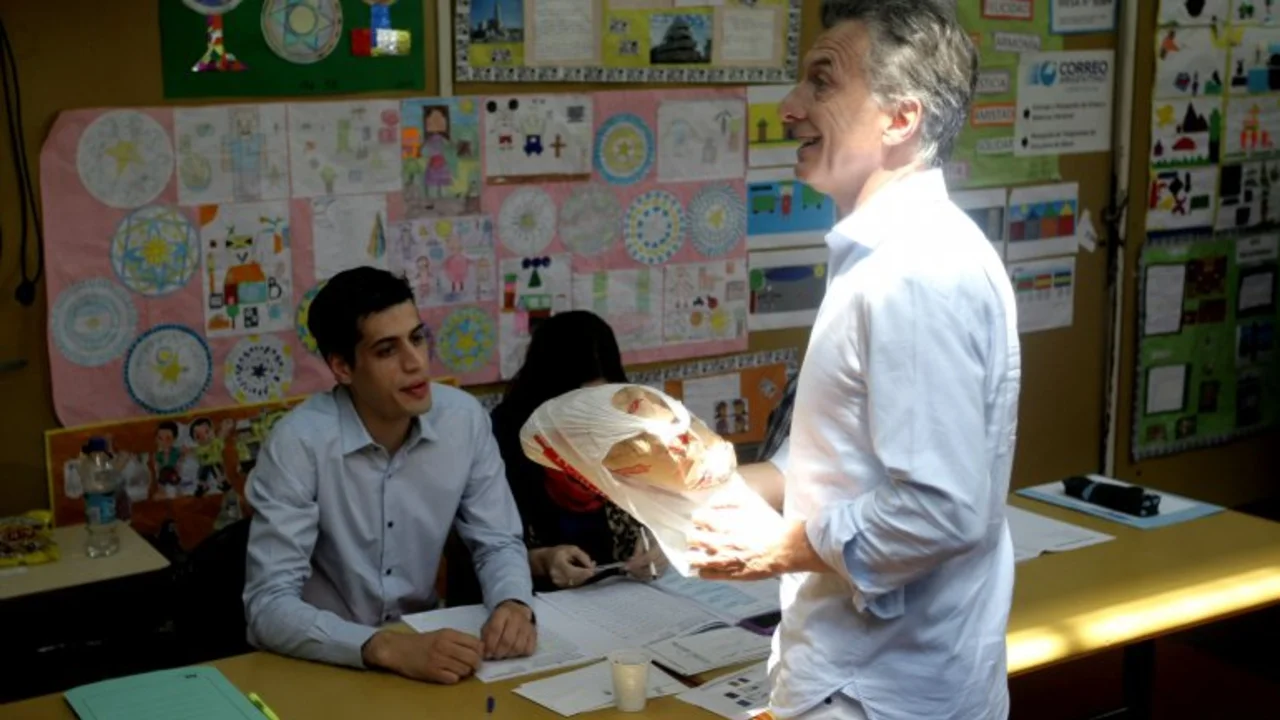 La cábala de Macri en elecciones y la insólita placa de Crónica