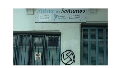 Pintaron símbolos nazis en dos sedes del PJ Pintaron símbolos nazis en dos sedes del PJ
