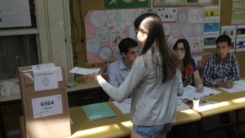 A menos de una hora del cierre, ya votó el 66% del padrón