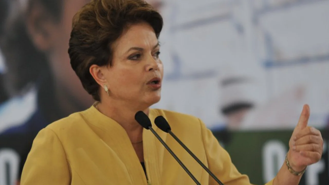 Rousseff saludó a Macri y lo invitó a viajar a Brasil