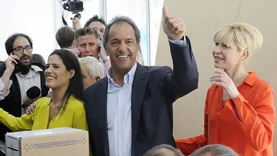 Scioli: "La gente eligió otro camino, es momento de poner el hombre y colaborar" Scioli: "La gente eligió otro camino, es momento de poner el hombre y colaborar"