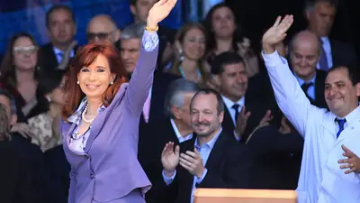 Reapareció Cristina luego de la reunión con Macri y lanzó un duro mensaje Reapareció Cristina luego de la reunión con Macri y lanzó un duro mensaje