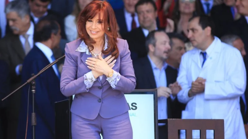 Cristina les pidió a sus diputados "no poner palos en la rueda" a Macri