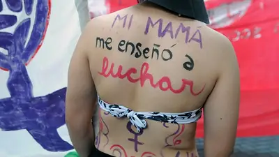 "Si te pega, no te quiere": la campaña contra la violencia de género "Si te pega, no te quiere": la campaña contra la violencia de género