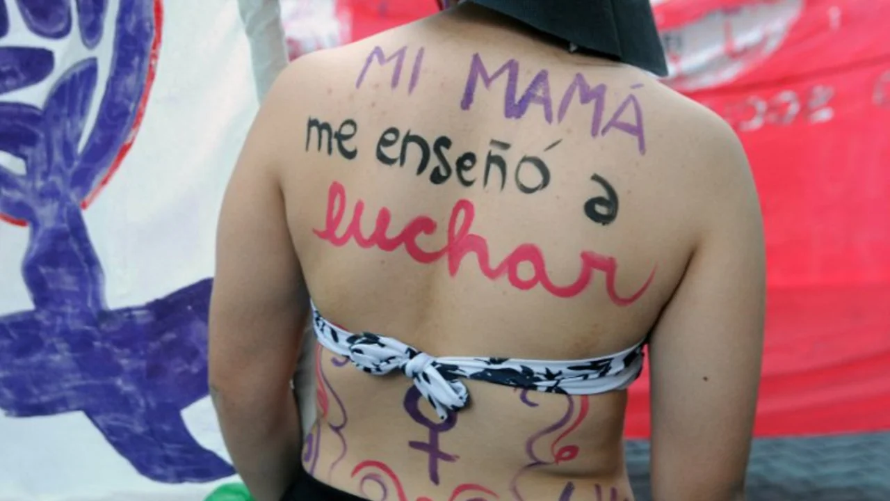 "Si te pega, no te quiere": la campaña contra la violencia de género