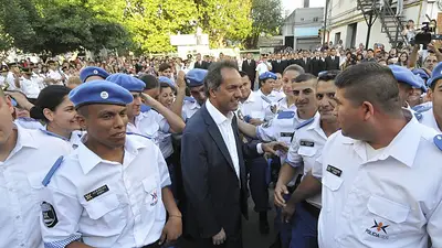 Scioli pidió "darle tiempo" a Macri Scioli pidió "darle tiempo" a Macri