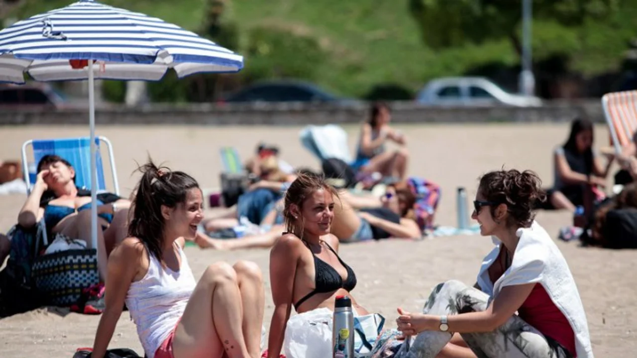 Tras la polémica por los feriados, el fin de semana largo movió $1.500 millones