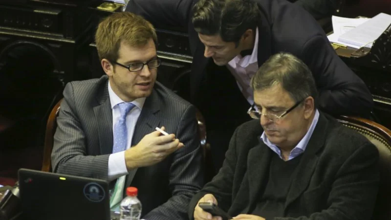 Diputados del PRO y la UCR desobedecieron a Macri y confirmaron su aumento