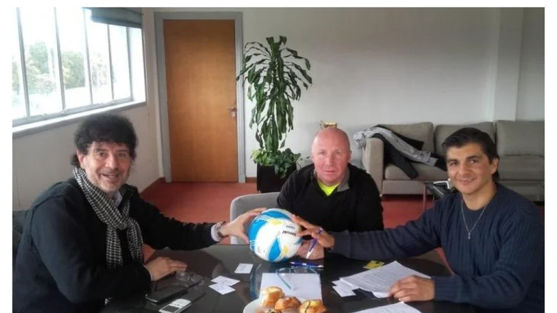 Macri tiene su relator militante y lanza insultos xenófobos contra los jugadores