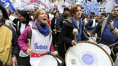 Los estatales precisan un bono de 19 mil pesos para recuperar el poder adquisitivo Los estatales precisan un bono de 19 mil pesos para recuperar el poder adquisitivo
