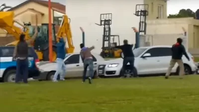 Procesaron a un docente por tirarle huevazos a Macri en La Pampa Procesaron a un docente por tirarle huevazos a Macri en La Pampa