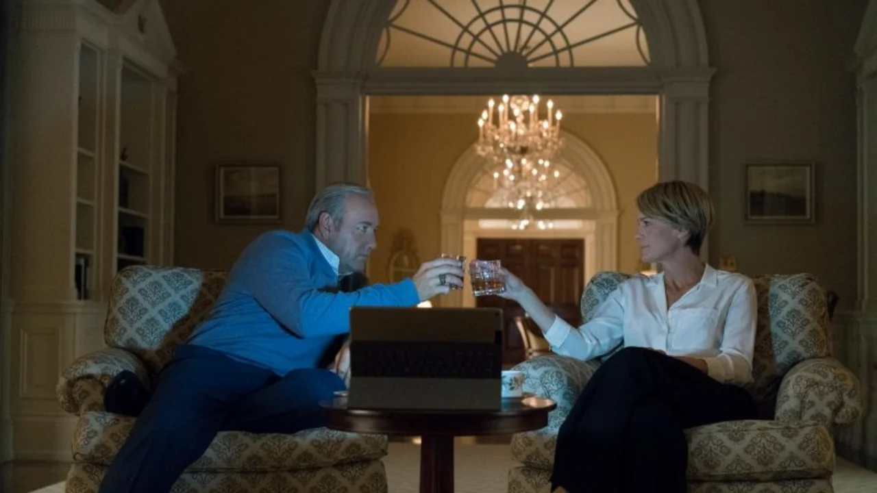 En medio del escándalo, un canal de aire anunció que estrena House Of Cards