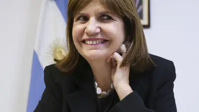 Un hincha de River le pidió la renuncia a Patricia Bullrich en medio del Superclásico Un hincha de River le pidió la renuncia a Patricia Bullrich en medio del Superclásico