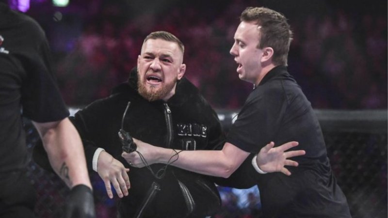 VIDEO: McGregor interrumpió una pelea y se peleó con el árbitro y la seguridad