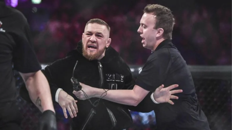 VIDEO: McGregor interrumpió una pelea y se peleó con el árbitro y la seguridad