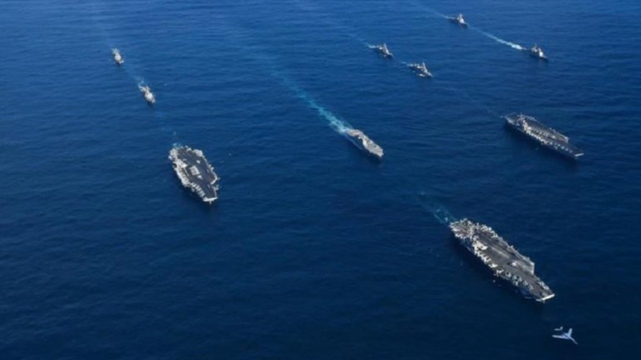 Portaviones de EE.UU. llegan a la península de Corea y aumenta la tensión