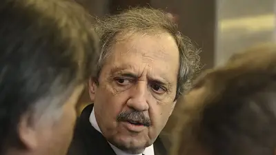 Alfonsín advirtió al Gobierno por la reforma laboral Alfonsín advirtió al Gobierno por la reforma laboral