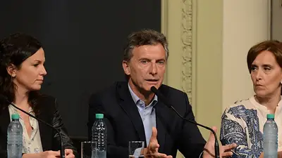 Macri amenazó con meter preso al líder de la UOCRA para que acepte la flexibilización Macri amenazó con meter preso al líder de la UOCRA para que acepte la flexibilización