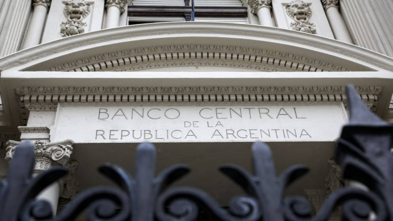 Prevén un nuevo "corralito" por la alta deuda externa