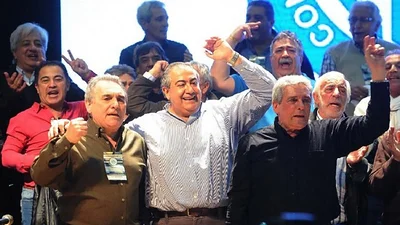 Dirigentes de la CGT recibieron a Alfonsín y hablaron de las reformas que impulsa Macri Dirigentes de la CGT recibieron a Alfonsín y hablaron de las reformas que impulsa Macri