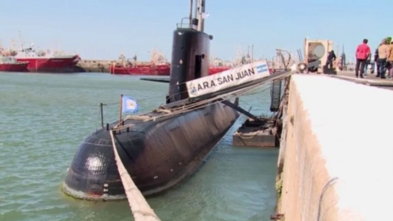 La Armada reveló que el submarino reportó una avería en las baterias