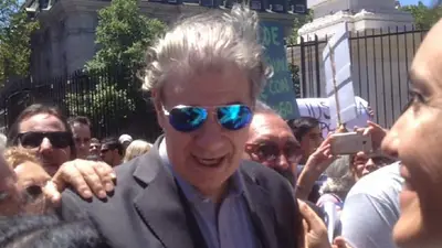 Concentración en Plaza de Mayo para repudiar el despido a Víctor Hugo Morales Concentración en Plaza de Mayo para repudiar el despido a Víctor Hugo Morales