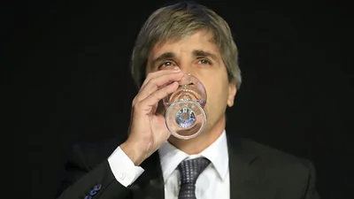 El Gobierno tomó U$S 100 millones de deuda por día El Gobierno tomó U$S 100 millones de deuda por día