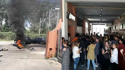 Tensión y toma en una clínica conocida del Conurbano: echaron a 70 trabajadores Tensión y toma en una clínica conocida del Conurbano: echaron a 70 trabajadores