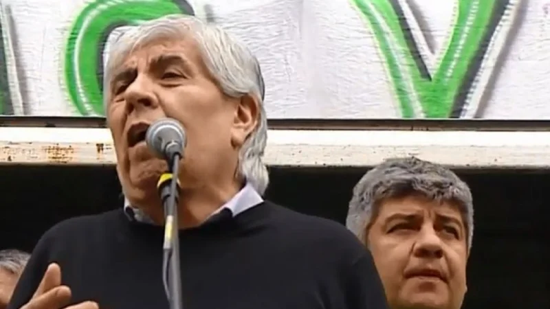 Moyano le marcó la cancha a Macri y acusó a la CGT de ser "cómplice del Gobierno"