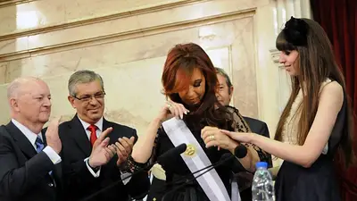Una nueva encuesta da como ganadora a Cristina Kirchner en un eventual balotaje con Macri Una nueva encuesta da como ganadora a Cristina Kirchner en un eventual balotaje con Macri