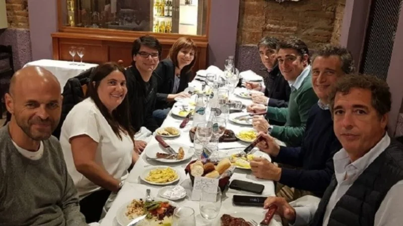 Tremendo escrache a Patricia Bullrich a la salida de un restaurante en Córdoba
