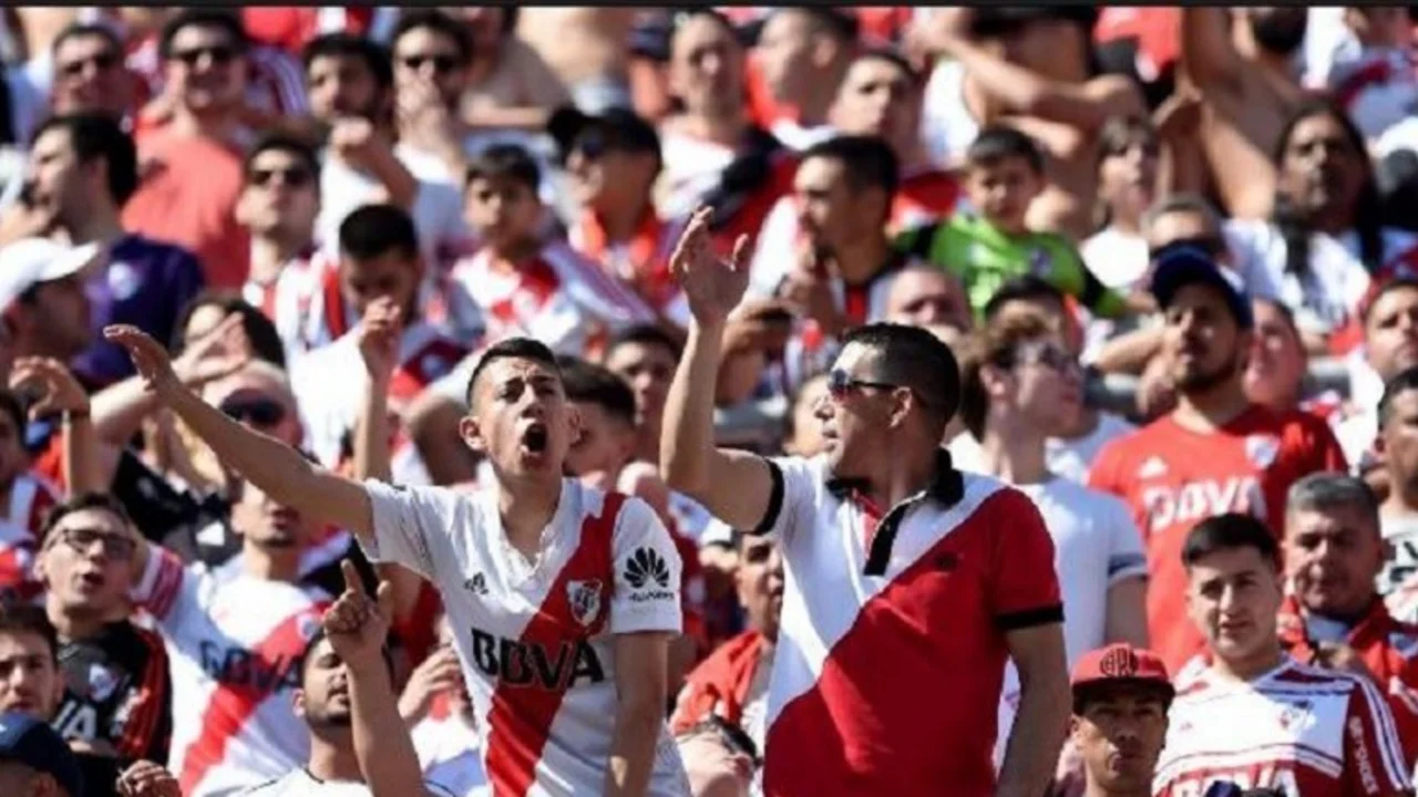 La canción que los hinchas de River le dedicaron a Macri en Quilmes