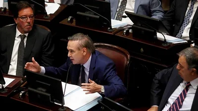 La batalla por el Presupuesto 2019 amplió la grieta en el bloque de Pichetto y podrían fugarse con Cristina La batalla por el Presupuesto 2019 amplió la grieta en el bloque de Pichetto y podrían fugarse con Cristina