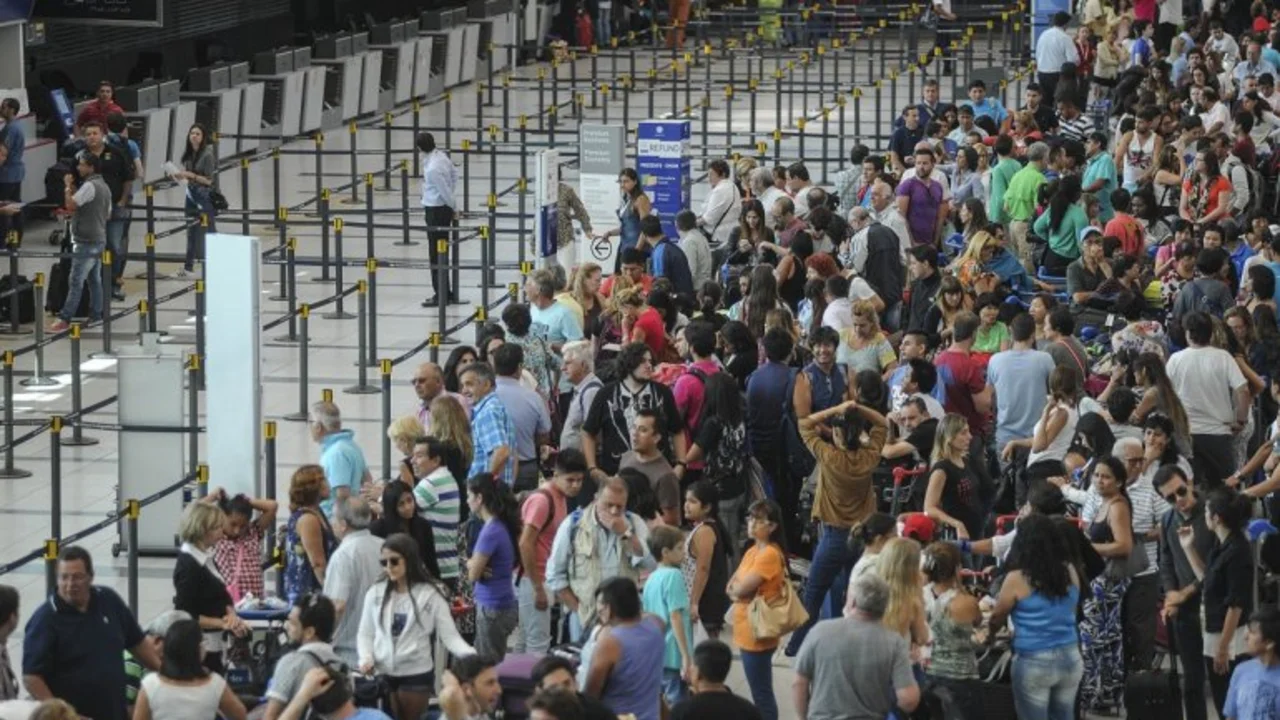 Cancelan 57 vuelos por falta del pago de la cláusula gatillo
