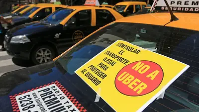 La legislatura porteña aprobó una ley que agrava las multas para los choferes de Uber La legislatura porteña aprobó una ley que agrava las multas para los choferes de Uber