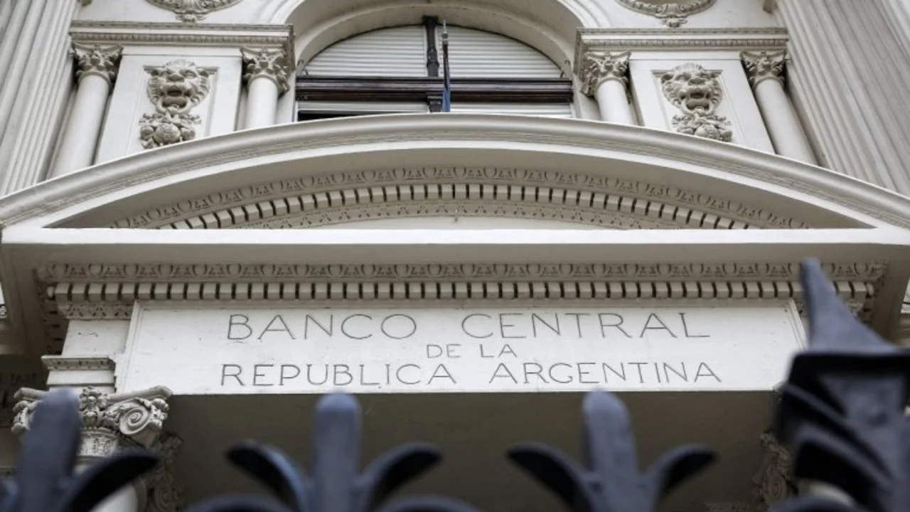 El Banco Central vuelve a poner encajes para evitar la especulación financiera