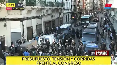 Presupuesto: encapuchados aparecieron en la Plaza y quisieron ensuciar la movilización Presupuesto: encapuchados aparecieron en la Plaza y quisieron ensuciar la movilización