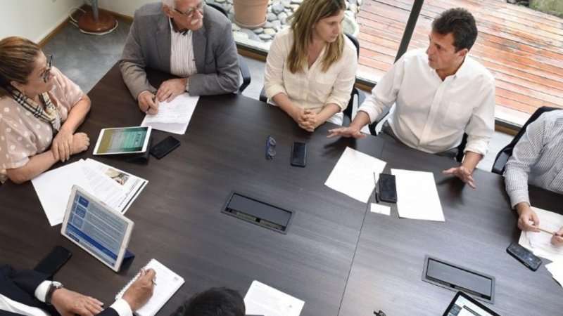 Massa se reunió con enviados del FMI y reclamó una renegociación del acuerdo