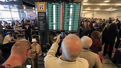 Aerolíneas Argentinas suspendió a 376 trabajadores y se espera un nuevo paro Aerolíneas Argentinas suspendió a 376 trabajadores y se espera un nuevo paro