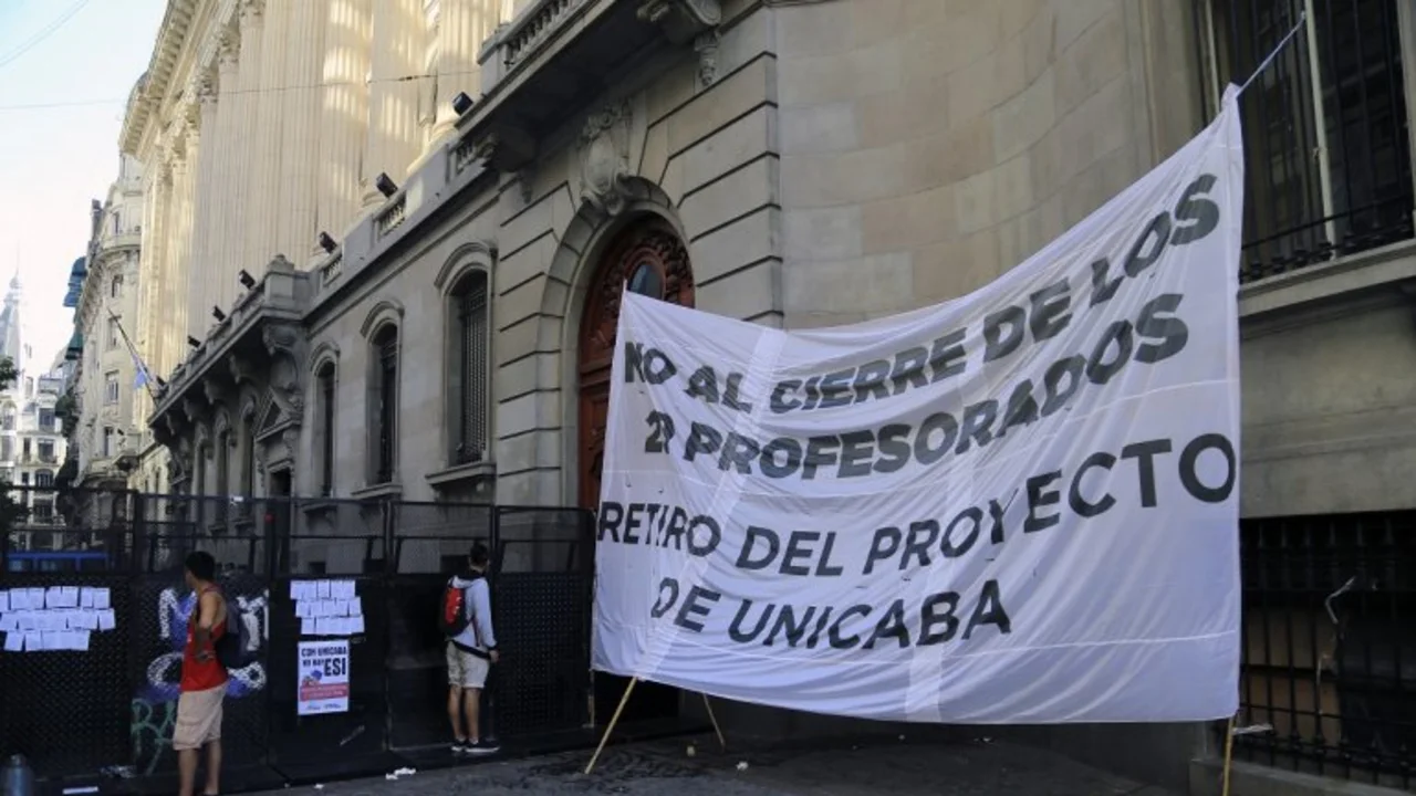 Qué es la UNICABA y por qué genera tanta polémica entre los docentes