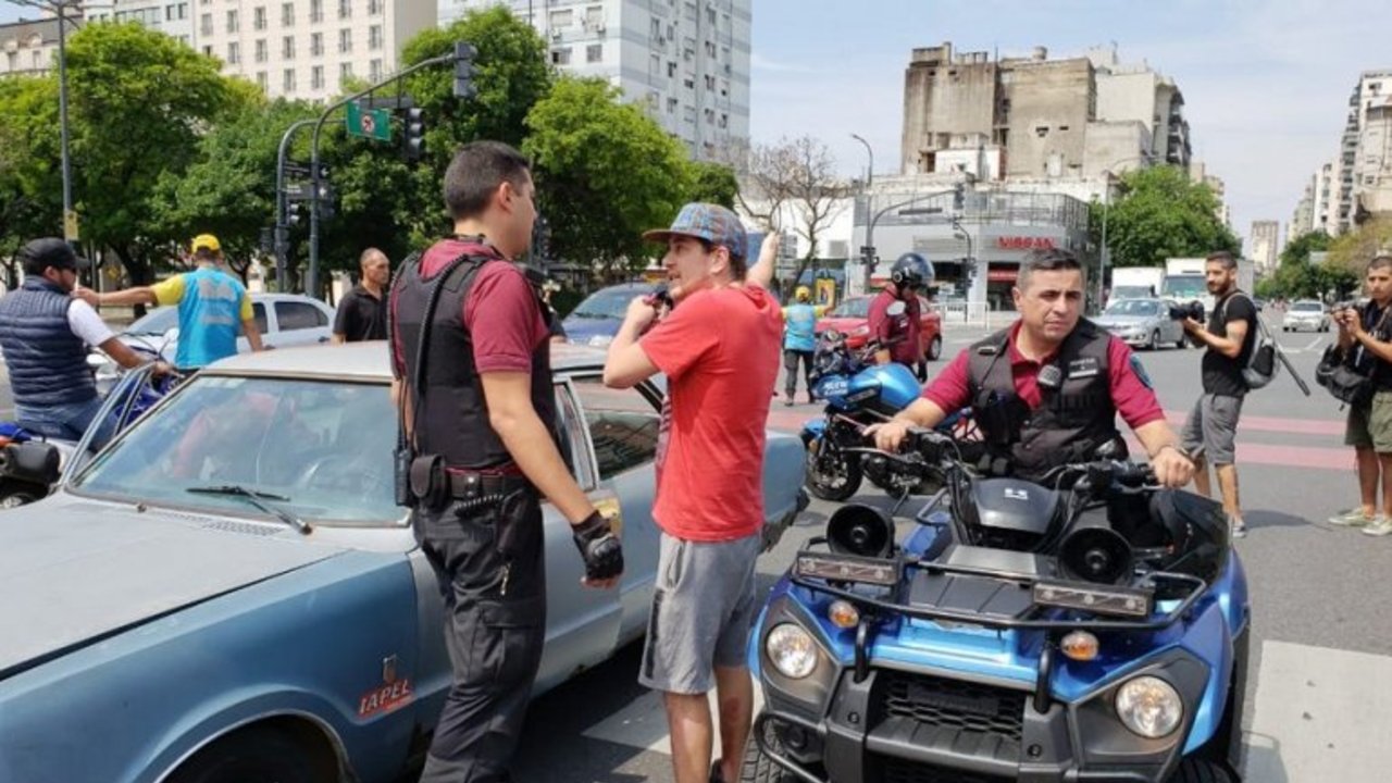 Seguridad G20: Insólita detención a un hombre al que se le "quemaban las milanesas"