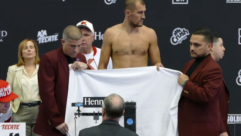 Insólito: boxeador Sergey Kovalev tuvo que subir desnudo a la balanza y mascar chicle para poder pelear con Canelo Álvarez
