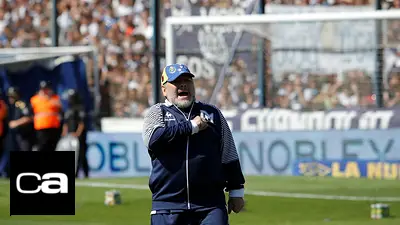 ¿Contra Verón? Diego Maradona saltó al ritmo de "el que no salta es un inglés" ¿Contra Verón? Diego Maradona saltó al ritmo de "el que no salta es un inglés"