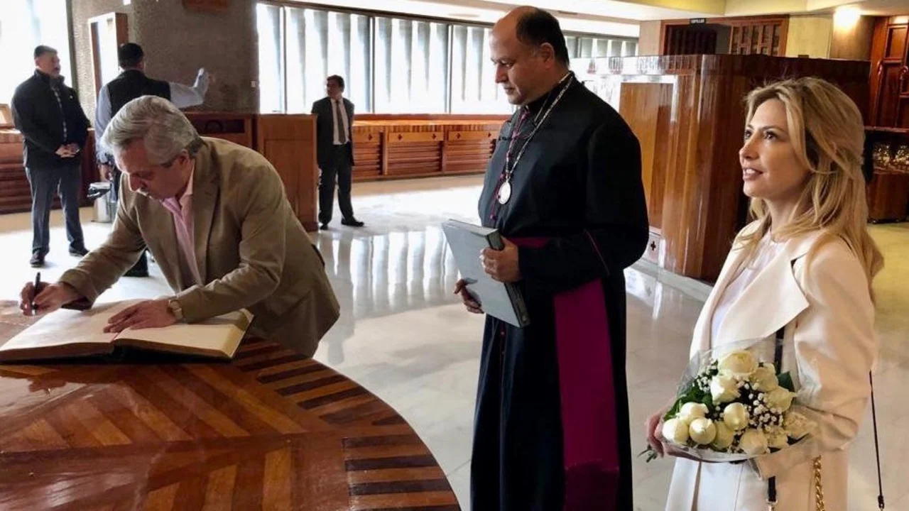Alberto Fernández visitó la Basílica de la Sagrada Virgen de Guadalupe