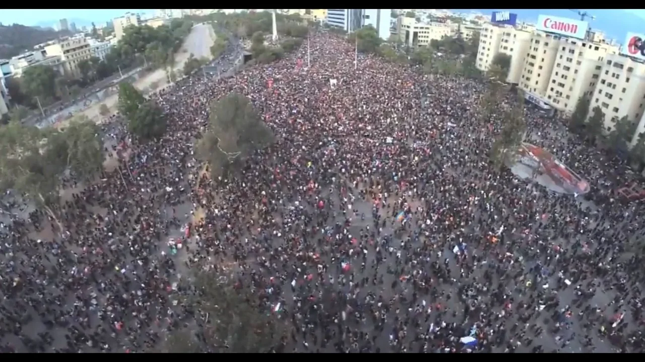 Fuerte sismo en Chile en medio de las masivas marchas contra Sebastián Piñera
