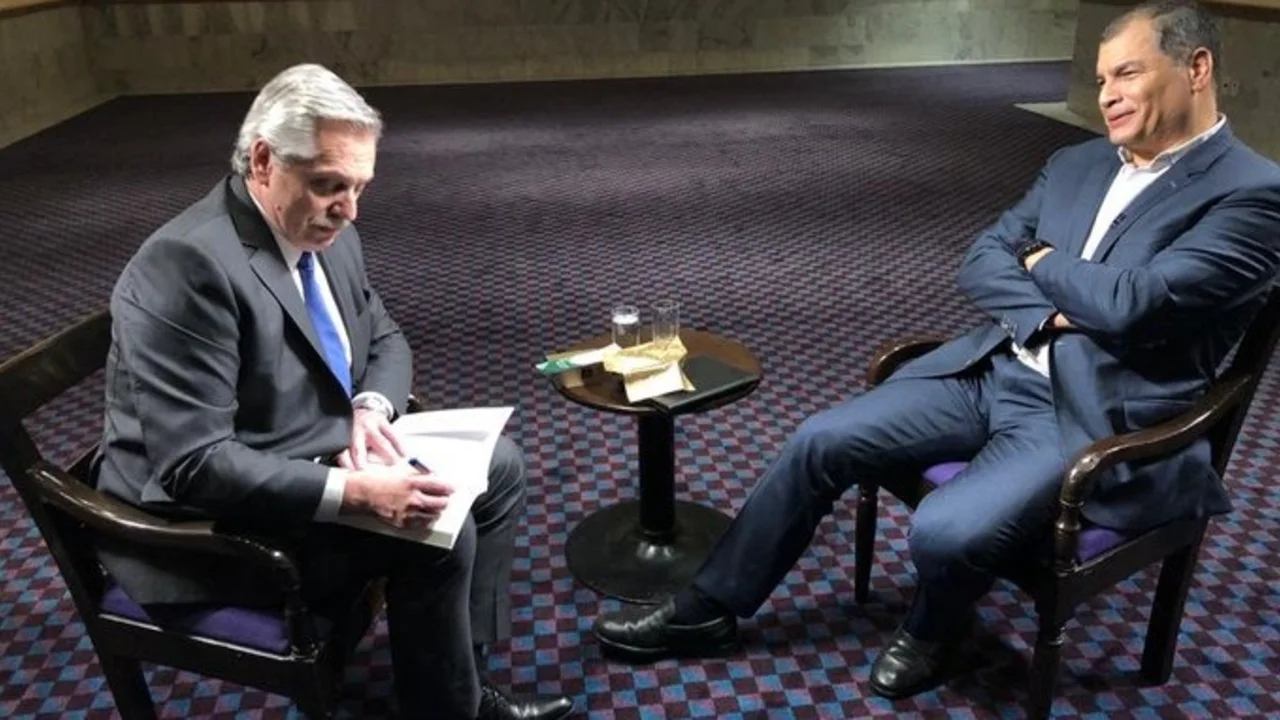 En una entrevista con Correa, Alberto Fernández habló de la herencia de Mauricio Macri y el FMI