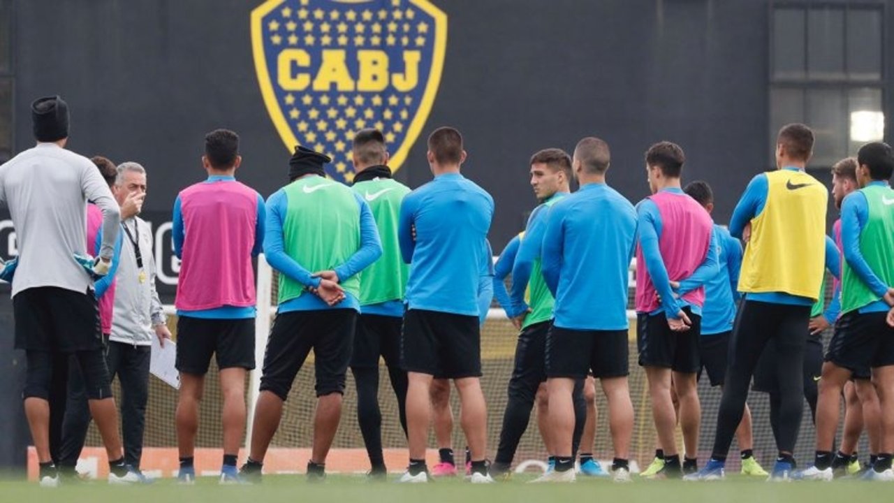 Escándalo en Boca: en Fox Sports aseguraron que Esteban Andrada lo agarró del cuello a Mauro Zárate