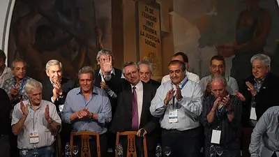 El elogio de Alberto Fernández a Cristina Kirchner en la cumbre de la CGT: "Es la esencia de este triunfo" El elogio de Alberto Fernández a Cristina Kirchner en la cumbre de la CGT: "Es la esencia de este triunfo"