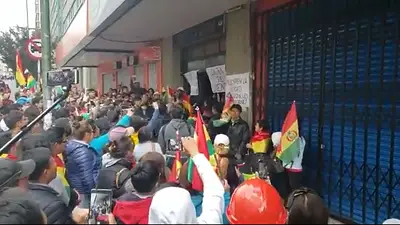 Grupos opositores intervinieron medios estatales en Bolivia en medio del intento de golpe Grupos opositores intervinieron medios estatales en Bolivia en medio del intento de golpe