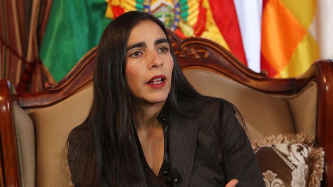 La ministra de Salud de Bolivia denunció que la policía intenta detener ilegalmente a Evo Morales